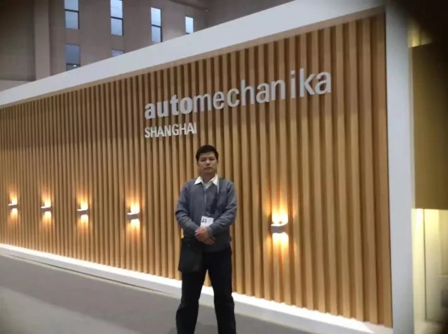 Zu sehen sind Magic Clay-Produkte von der Automechanika ShangHai Brilliatech 2015.
