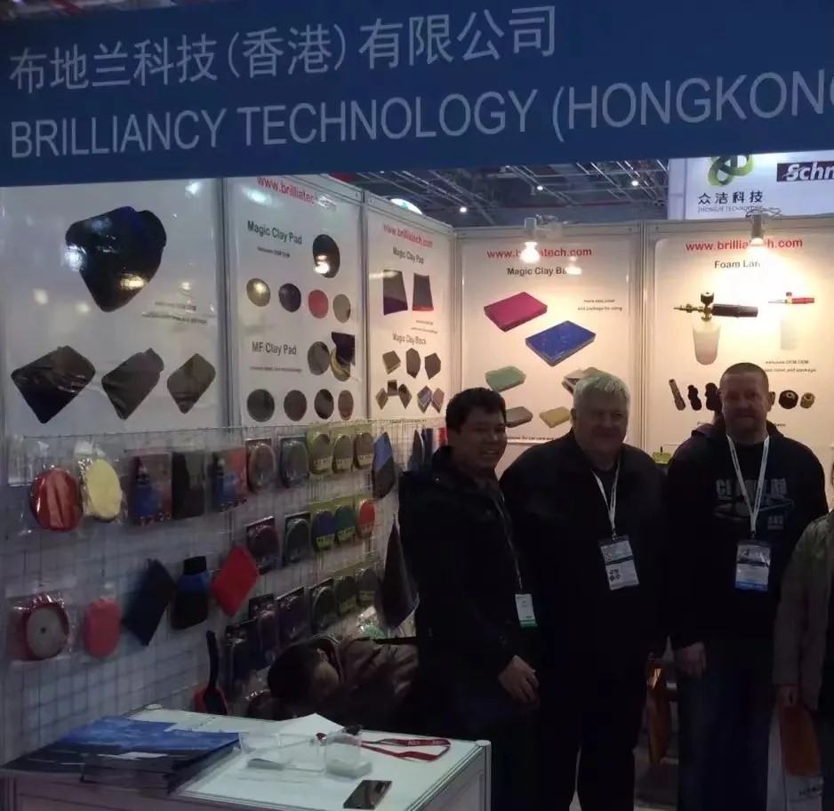 Мы рады встрече со старшим другом на выставке Automechanika Shanghai 2015. Удовольствие от Brilliatech.Волшебный глиняный брусок, рукавица, полотенце и подушечка для автомойки.