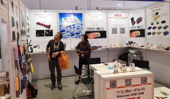 Nasze stoisko z magicznymi ręcznikami z glinki było nowością na targach Automechanika ShangHai.